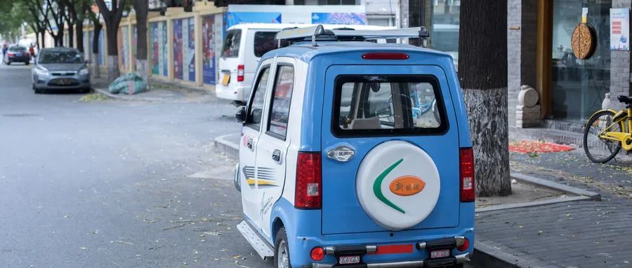 电动车技术标准的进一步完善,也正式宣告"老年代步车"在薄冰上"飞奔"