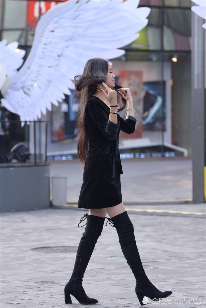 粗跟过膝靴修身设计还是苗条身材搭配会更好一些