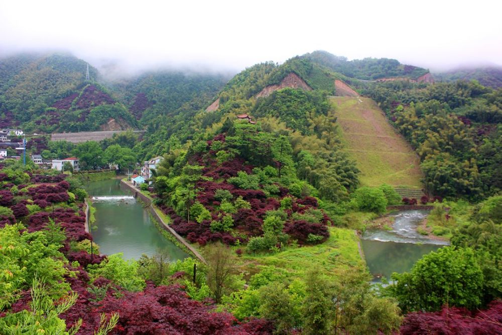 大俞村,东为杖锡山,西有华盖山,南有四窗岩,北有韩采岩,历史人文荟萃.