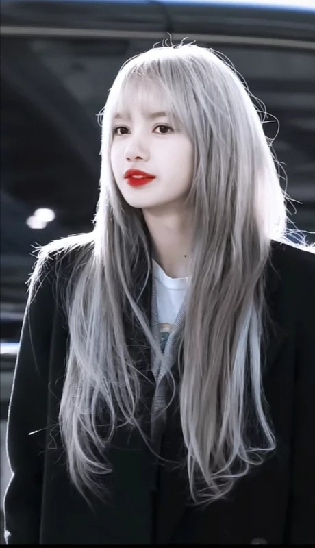 blackpink成员lisa,美少女本人,洋娃娃一般的外表真的