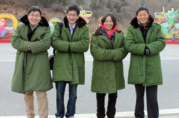 军大衣曾在我国备受喜爱,几乎家家都有,为何07年被我军淘汰?