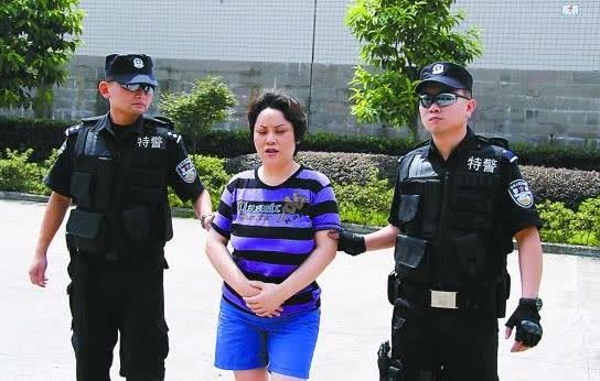 期间,谢才萍的赌场生意很好,很多人都会去光顾,因此让她的生意做得