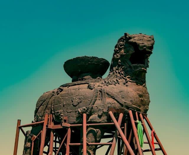 河北沧州32吨铁狮子屹立千年不倒却倒在专家自以为是的保护上