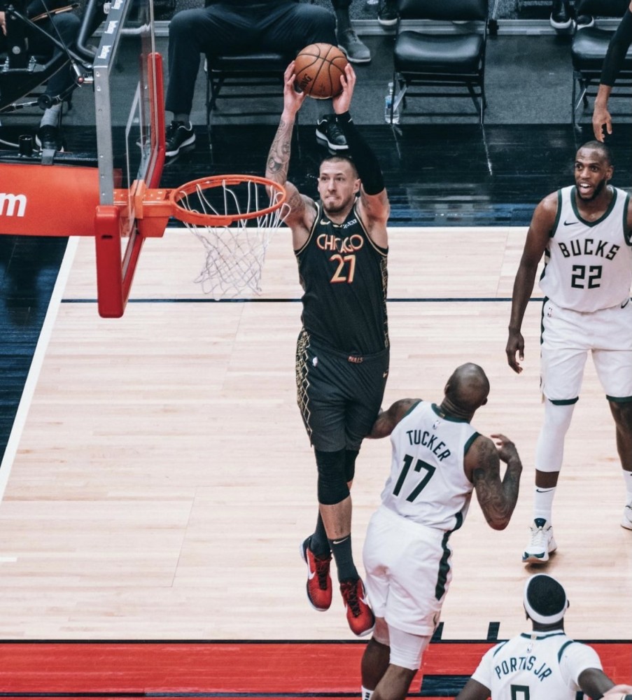 公牛:科比-怀特,坦普尔,帕特里克-威廉姆斯,武切维奇,泰斯(文/宇文