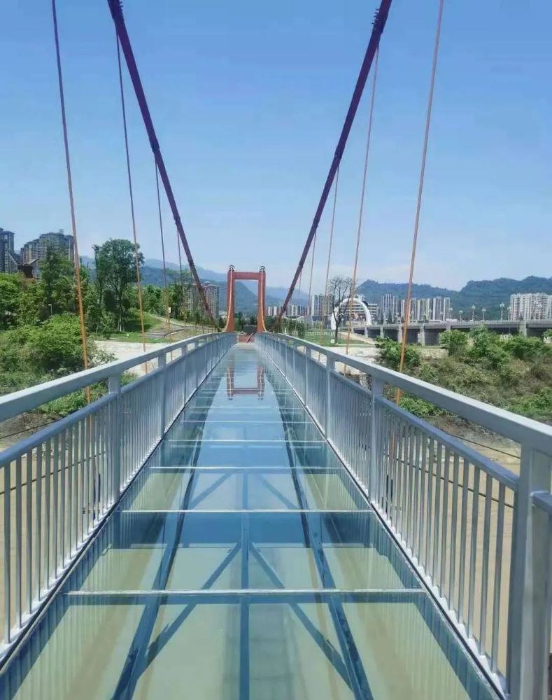 雅安玻璃栈道五一开放快去打卡吧