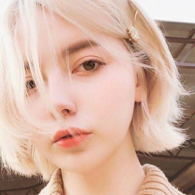 "高级感十足的cool girl女生头像"