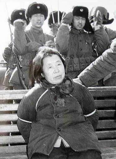 80年代我国最大贪污犯:法庭现场上蹦下跳拒不认罪,终被判死刑_腾讯