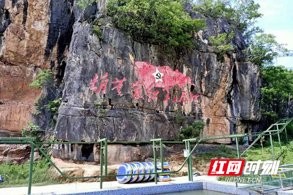 林场机关全体党员干部职工共64人分2批次到道县葫芦岩参观红军遗址