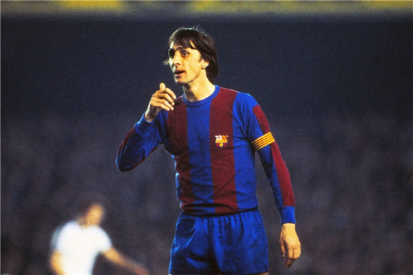 约翰·克鲁伊夫是巴萨五大传奇巨星之一,1973年克鲁伊夫加入巴塞罗那