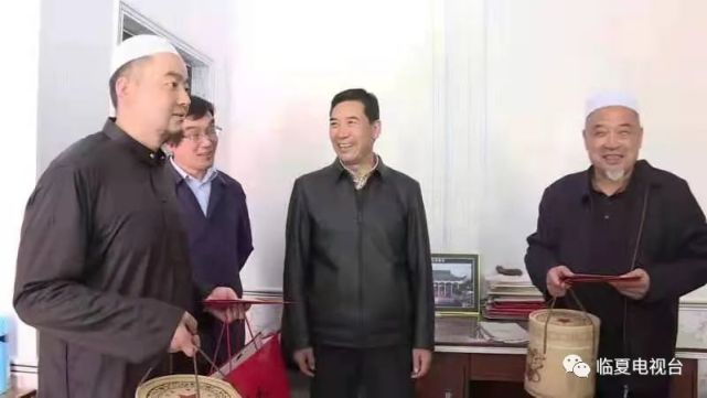 马明杰在临夏市看望慰问宗教界人士