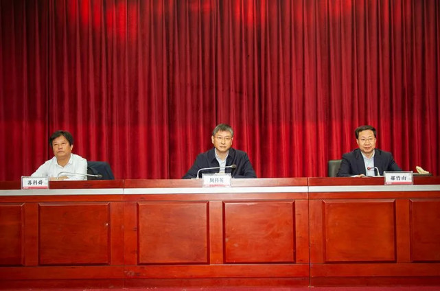 周科英宣布了省委关于冀中能源集团领导班子调整的决定:省委决定