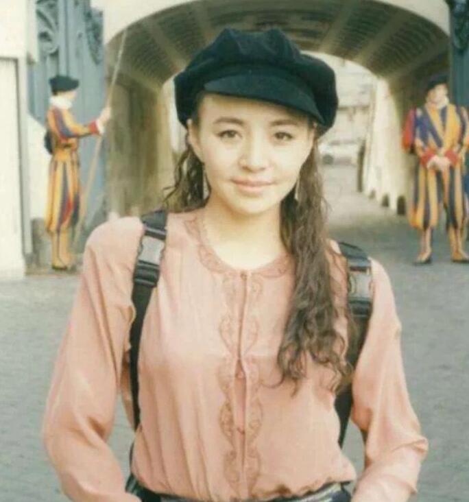 宋丹丹25岁公主造型曝光,穿公主裙显露身材,满脸胶原蛋白太美了!