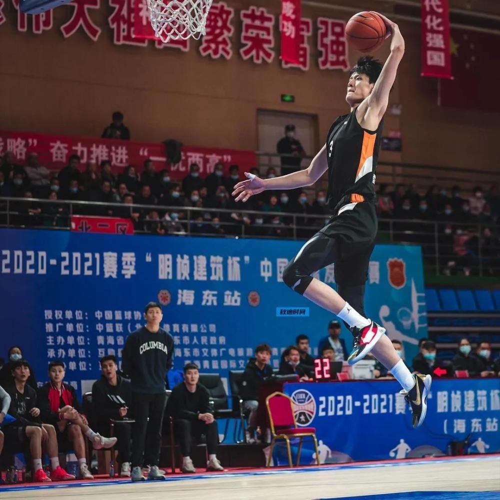 中国又一位冲击nba的球员诞生!cba豪强球队放人,明年将参与选秀
