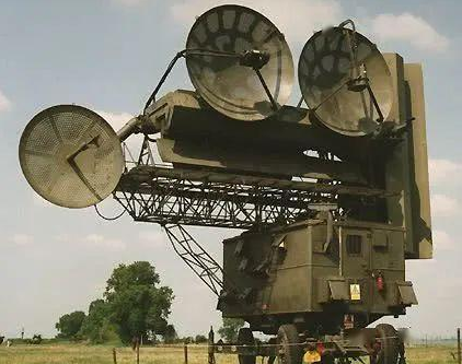 (萨姆2导弹的扇歌雷达.通过定位这种雷达位置再寻找到导弹阵地.