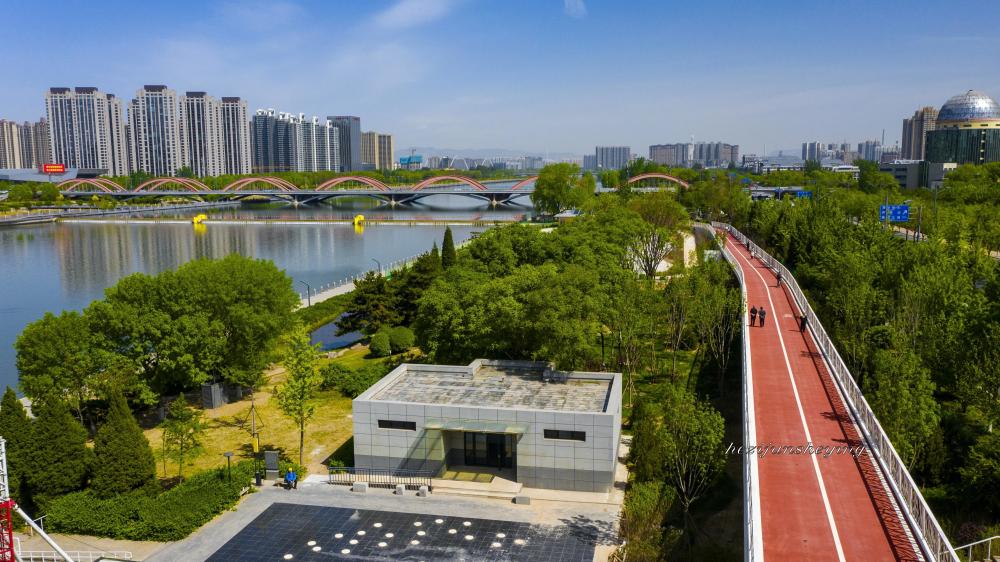 无人机航拍滨河自行车专用道