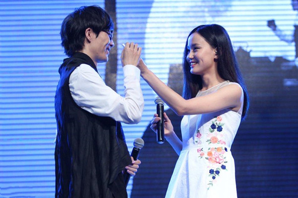 黄龄直言我怎么可能单身疑似恋情曝光曾和许嵩传出多年绯闻