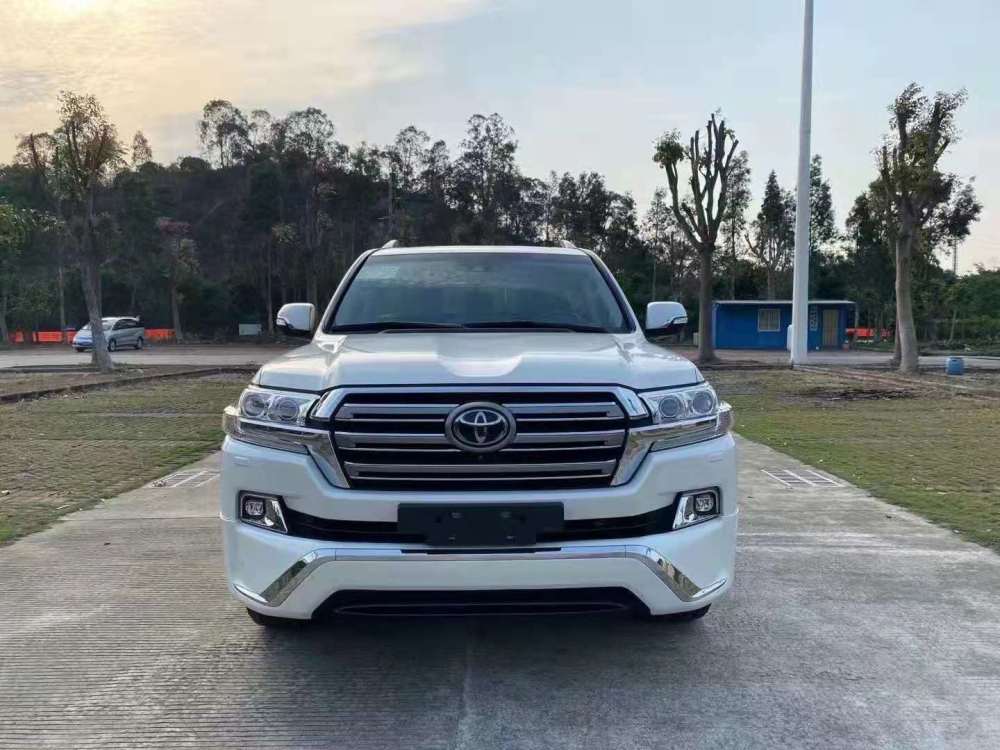 2020款丰田兰德酷路泽5700vxs售价63万,车内比老款车型温馨很多_腾讯