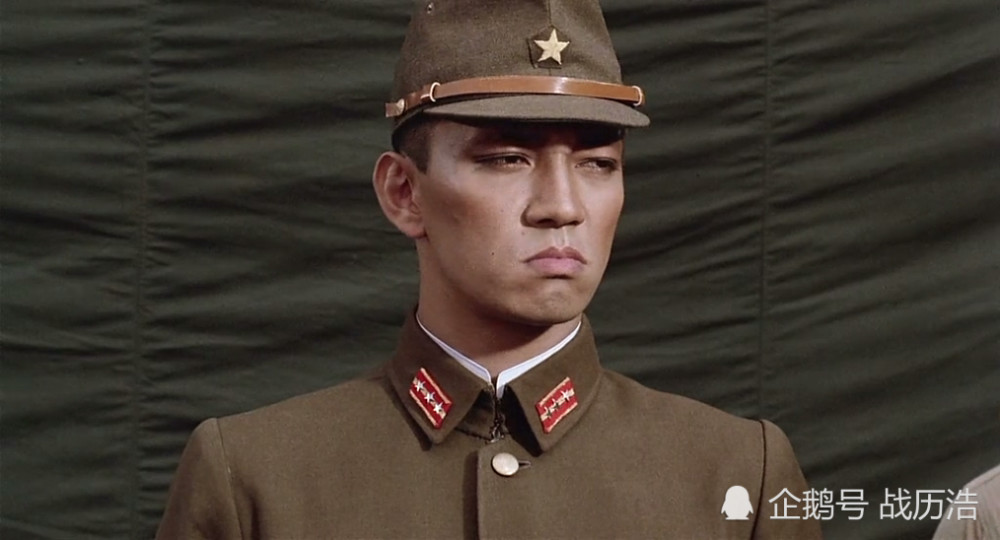 《战场上的快乐圣诞》坂本龙一值得注意,以上全是军官的军装,普通小