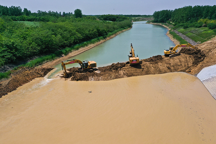 世界单跨最大引江济淮工程淠河总干渠渡槽正式通水