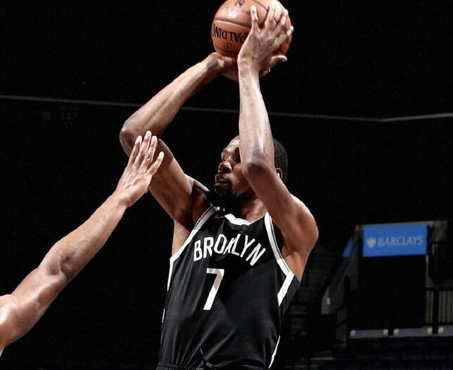  现役NBA谁是最难防守的球员？詹皇，库里，哈登上榜，他最弱吗？