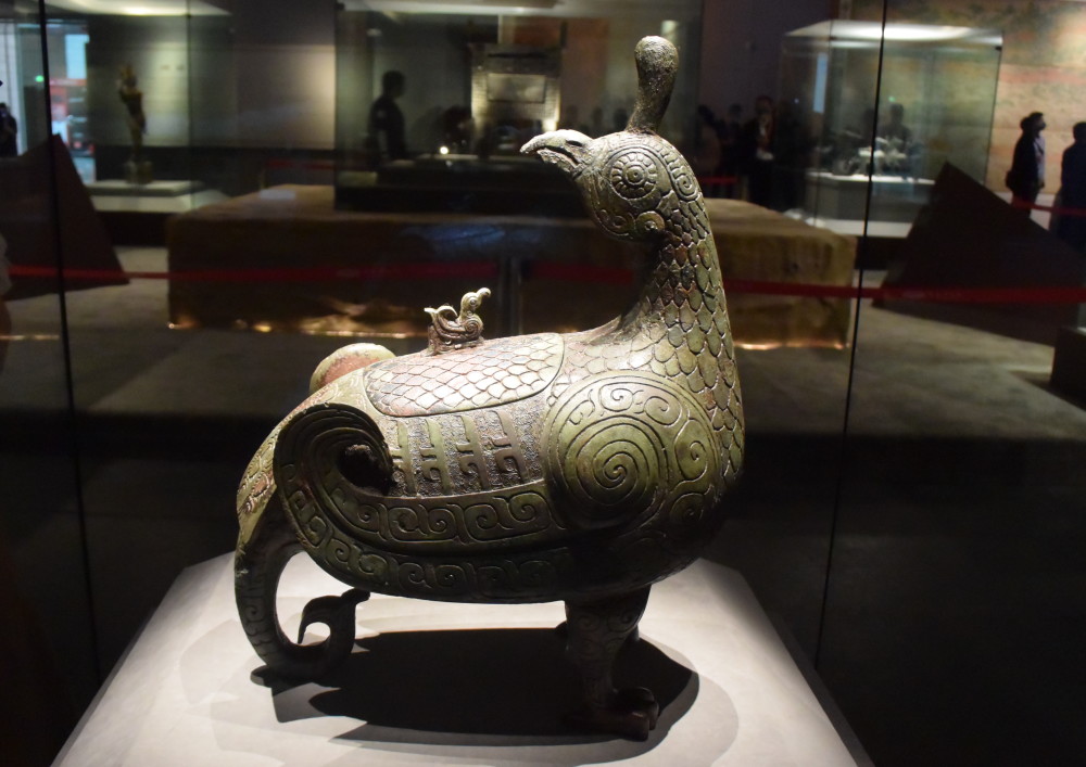 这是在郑州博物馆新馆"黄河珍宝——沿黄九省(区)文物精品展"中展出的