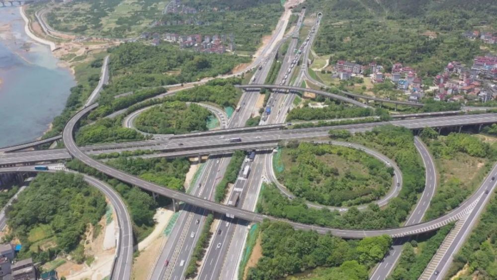 上午7点30分左右,g60沪昆(杭金衢)高速常山段通行顺畅.