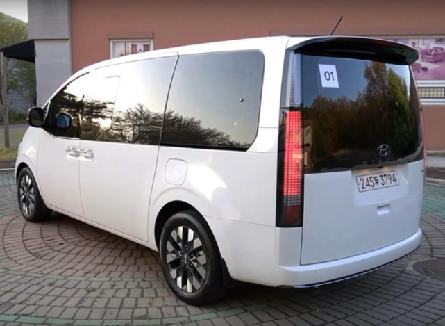 现代全新mpv实车 罕见 现身 搭2 2t引擎 设计来源太空飞船感 Mpv 引擎 辉翼 引擎盖