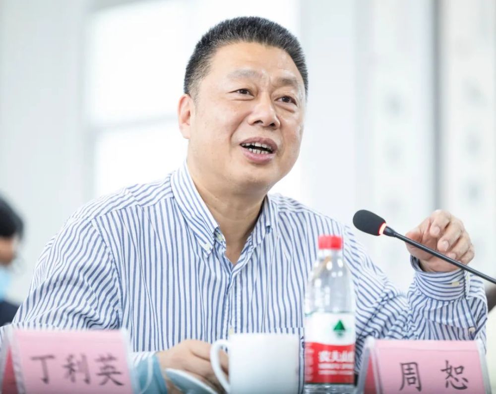 周恕主任指出,市中医伤科医院特色优势突出,要继续大力推进中医药事业