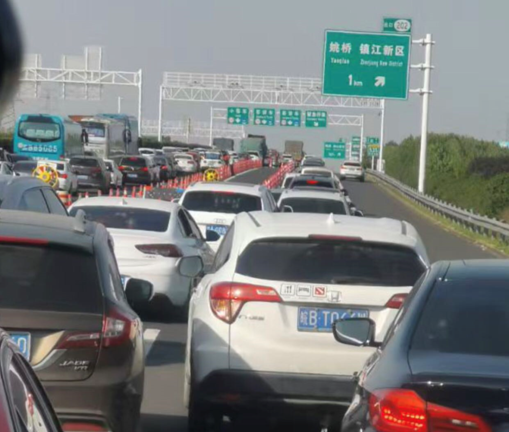 启扬高速,阜溧高速京沪高速,盐靖高速尤其是泰州境内的堵堵堵堵堵熟悉