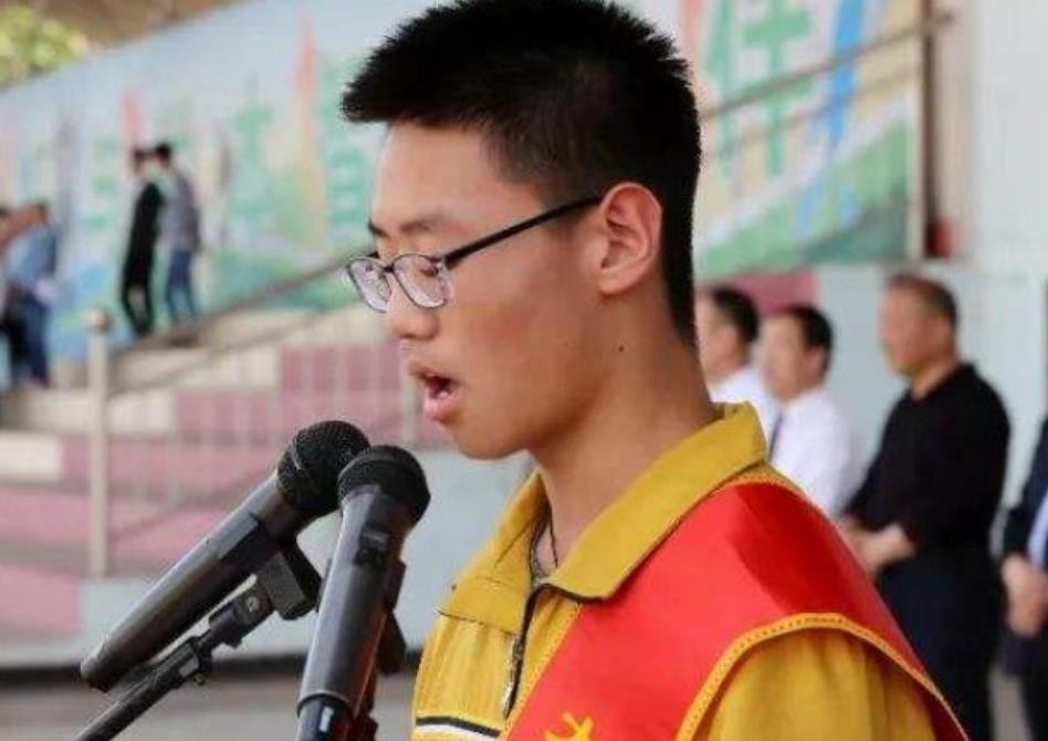 常书杰虽然不是高考状元,但也是湖北高考有名的天之骄子,现在他又进入