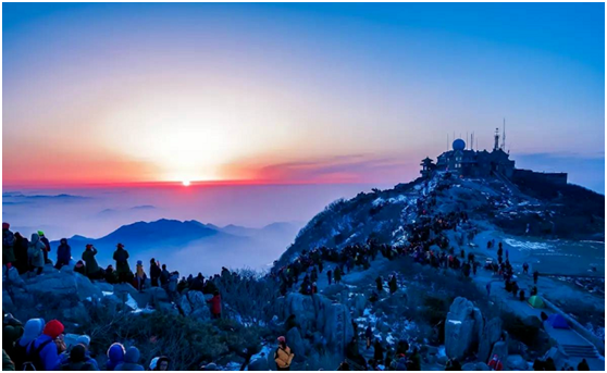 五岳之首人间仙境风景壮丽山东泰山