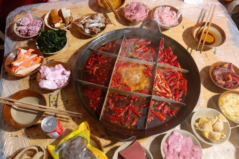 重庆这家20多年的街边火锅锅底免费人均30元任性吃到爽