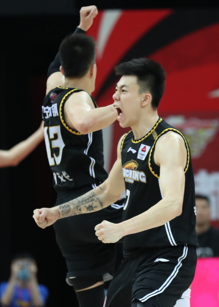 体育篮球cba总决赛辽宁本钢队获得亚军