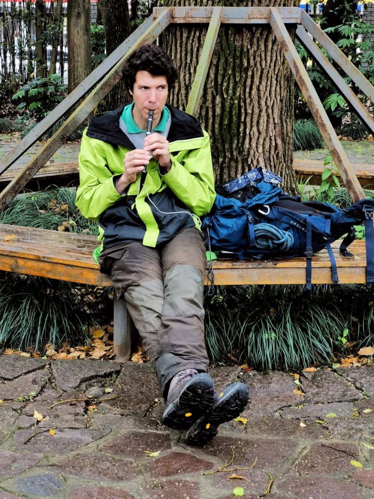 摄影:宋民建《吹短笛的人》