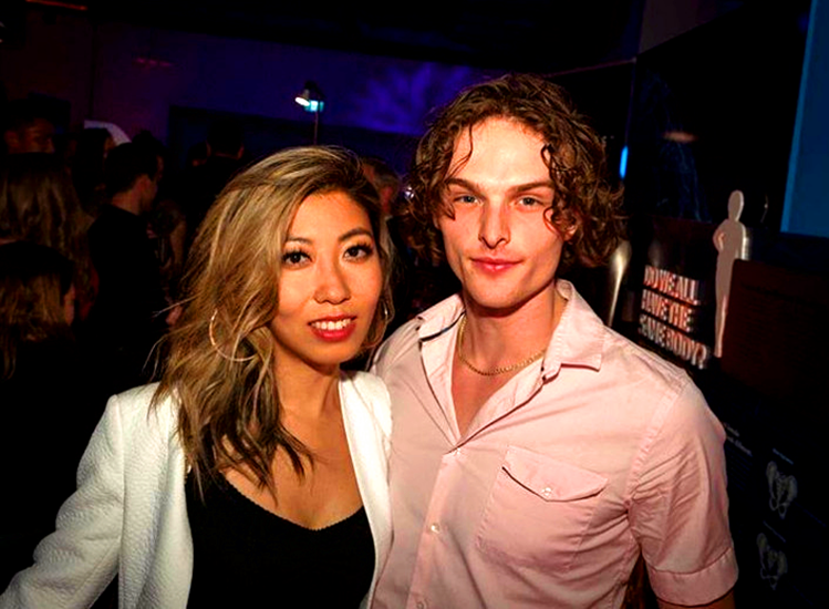 曲婉婷与外国男友吃草莓照片曝光?