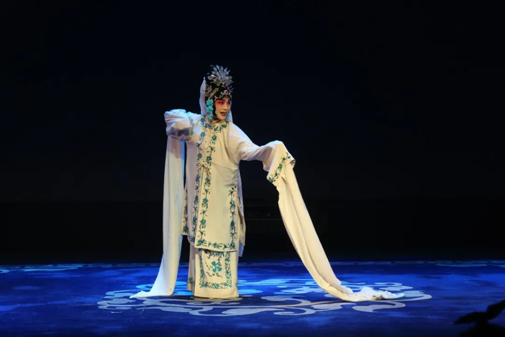 五分钟告诉你中国戏曲水袖到底有多美