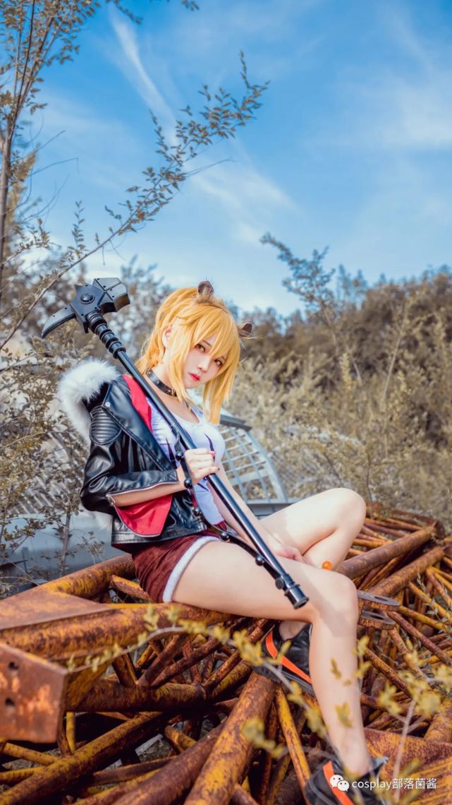 cos:明日方舟推进之王cos正片@楚楚子