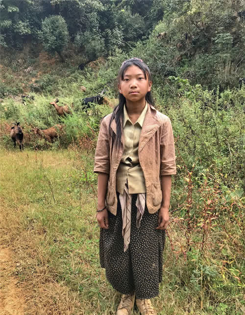 大山深处的"黑户":父亲溺亡,母亲生病,5个孩子靠放羊为生_腾讯新闻