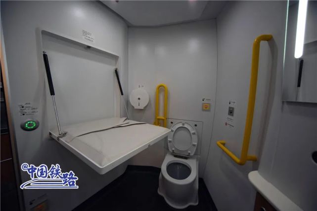 于细微处入手站在旅客的角度考虑需求厕所虽小但它关乎旅客的需求和