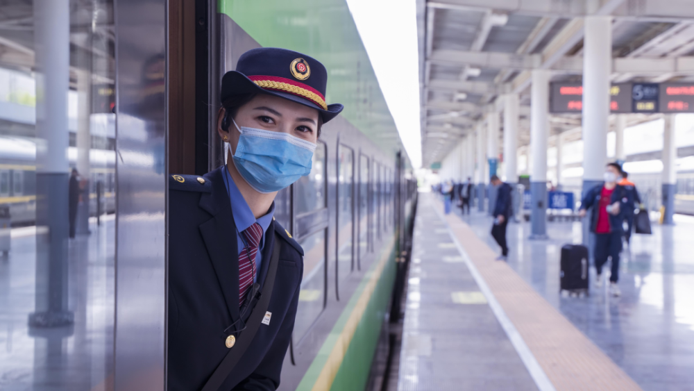 兰州客运段全力保障五一期间旅客运输平稳有序