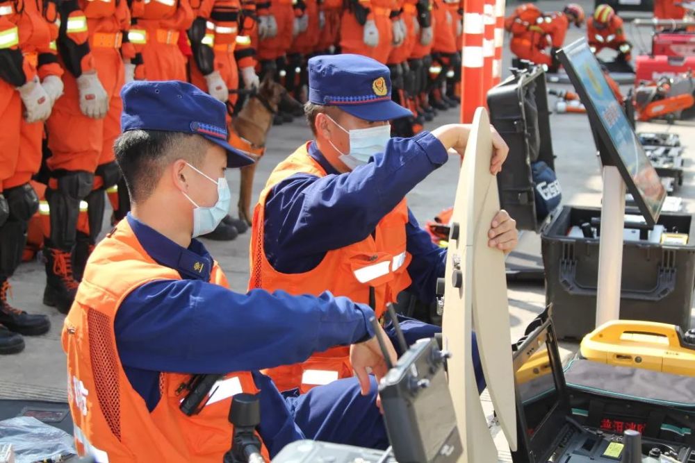 五一劳动节致敬我身边最可爱的人消防员