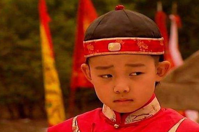 清乾隆皇帝是汉人家的孩子正史已给出答案虽不像雍正但像他