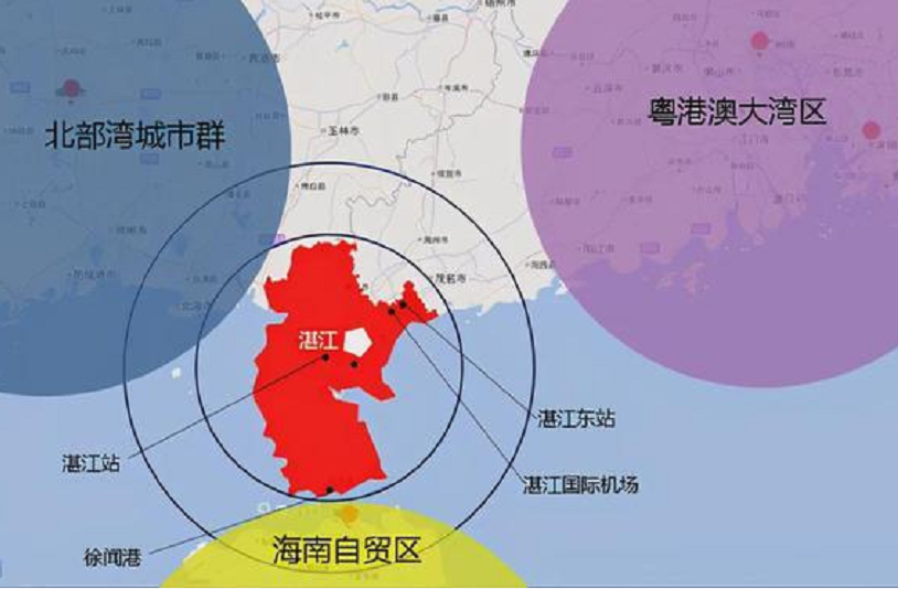 湛江市的东面和南面是南海,西面是海域辽阔的北部湾,中间更是与海南岛