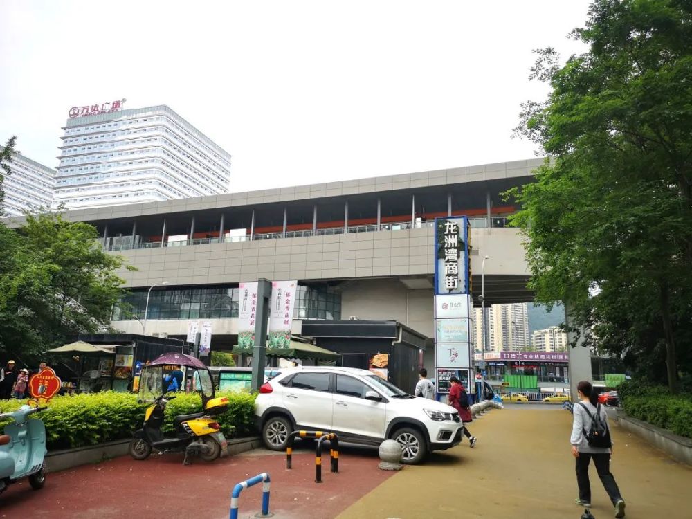 学堂湾轻轨站旁龙洲湾街道城南未来二期跨越中心一楼接种地点08:00~21