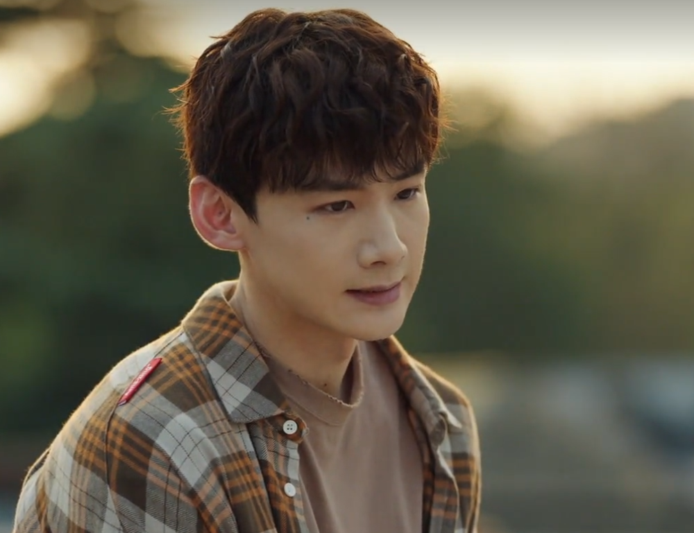 白敬亭吴倩笑了养老剧八零九零一扫育儿焦虑勇夺收视冠军