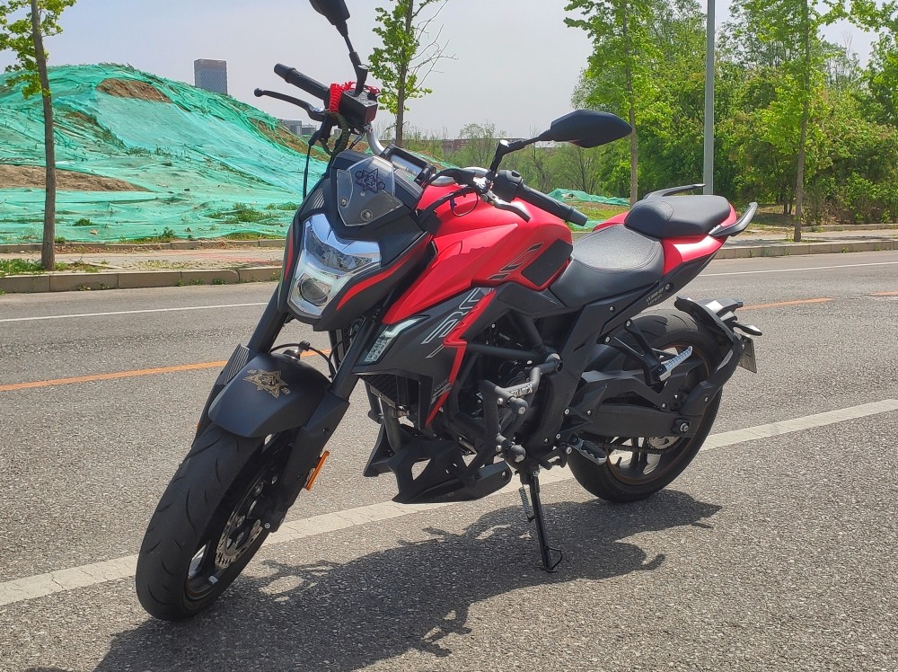 越骑越有乐趣的单缸入门车-隆鑫无极300r_腾讯新闻