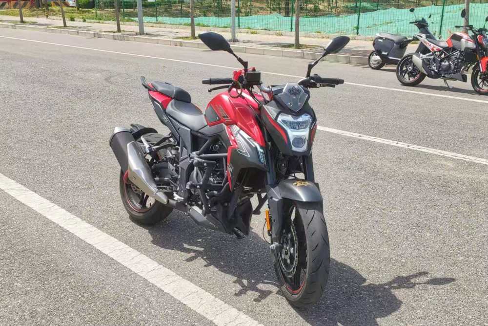 越骑越有乐趣的单缸入门车-隆鑫无极300r_腾讯新闻