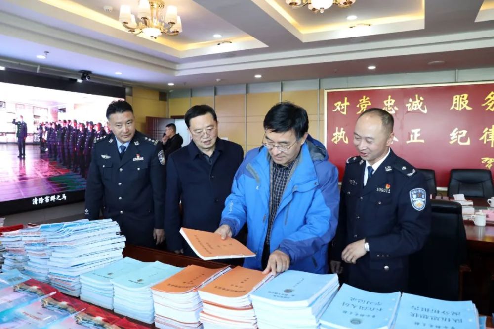 领导小组副组长,办公室主任马军,市委常委,市公安局党委书记普卫东