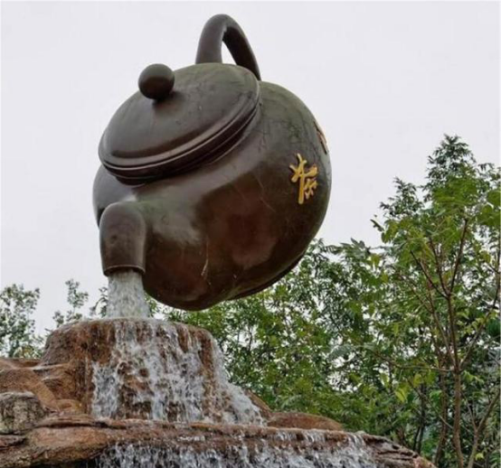 为啥景区的水壶可以悬浮空中且水流不尽?当地人:你把水关掉就懂了