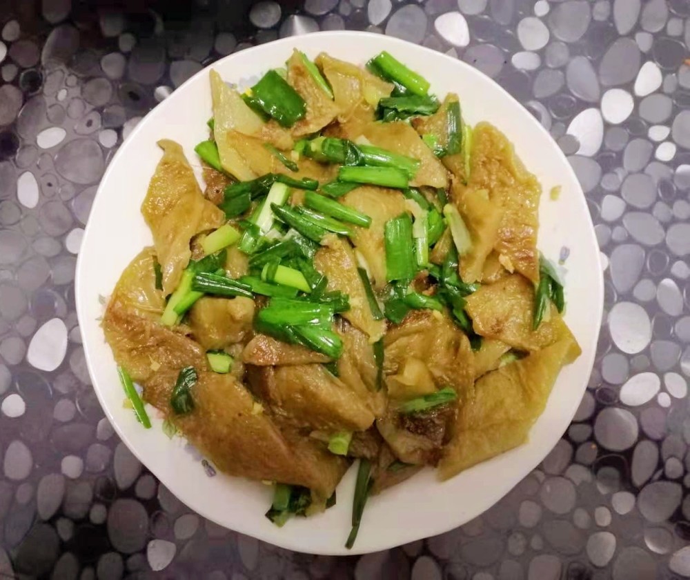 回味忍不住偷吃的韭菜炒饹馇是童年的味道